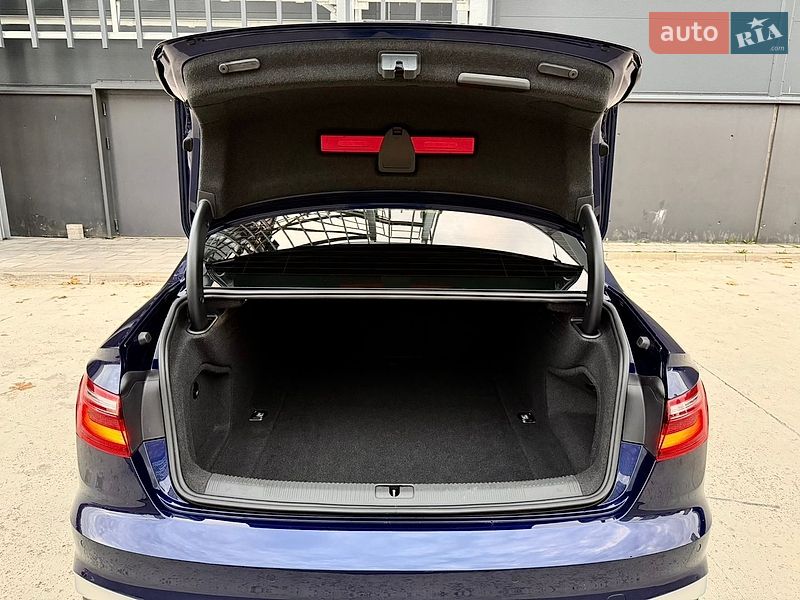 Седан Audi A4 2023 в Києві