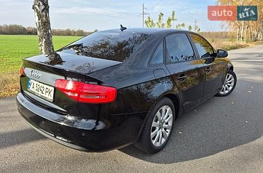 Седан Audi A4 2012 в Мені