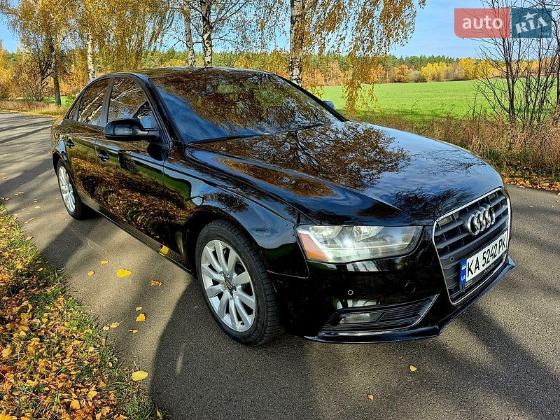 Седан Audi A4 2012 в Мені