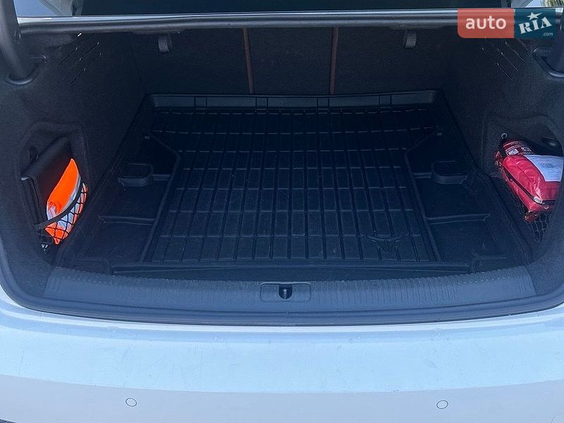 Седан Audi A4 2016 в Киеве