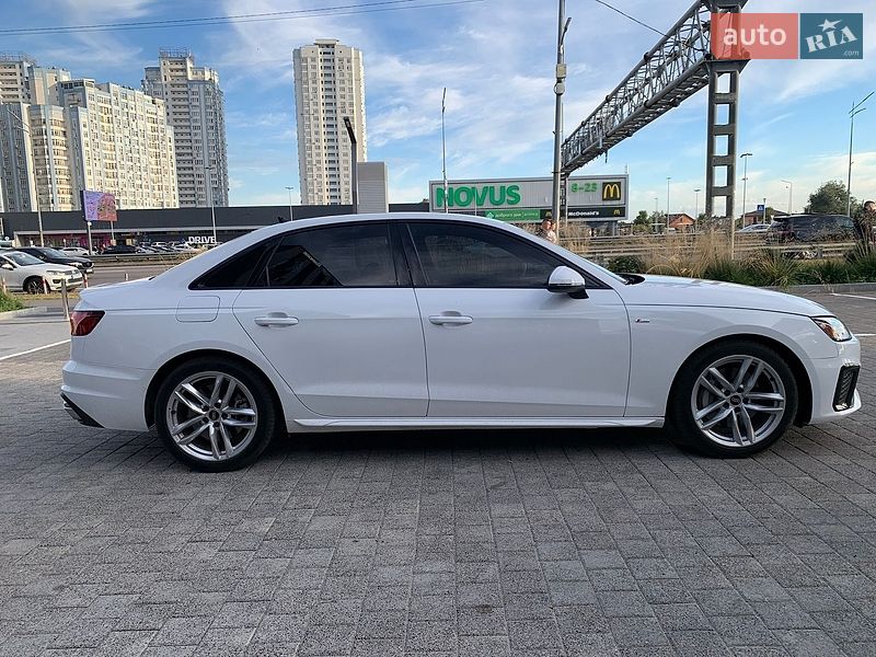 Седан Audi A4 2022 в Киеве