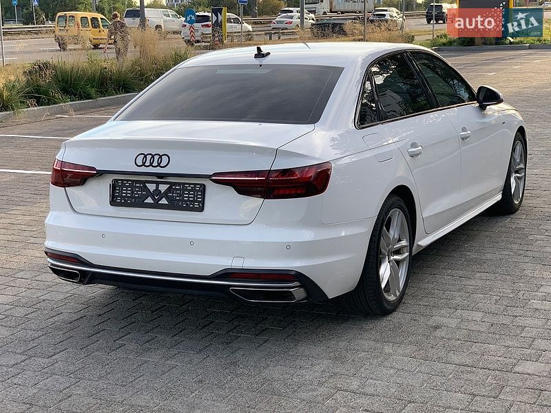 Седан Audi A4 2022 в Киеве