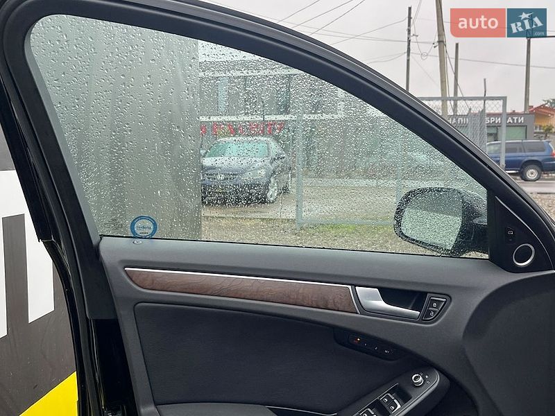 Седан Audi A4 2013 в Стрию
