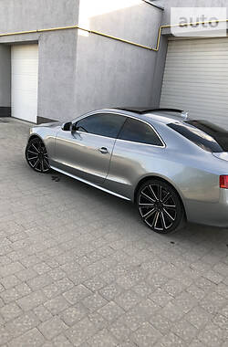 Купе Audi A5 2010 в Ивано-Франковске