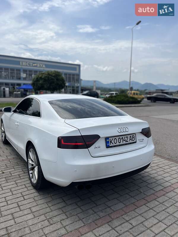 Купе Audi A5 2011 в Тячеве