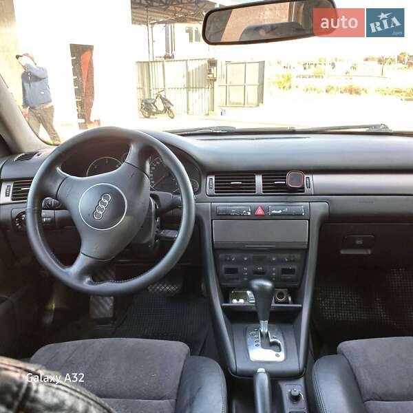 Седан Audi A6 2003 в Татарбунарах