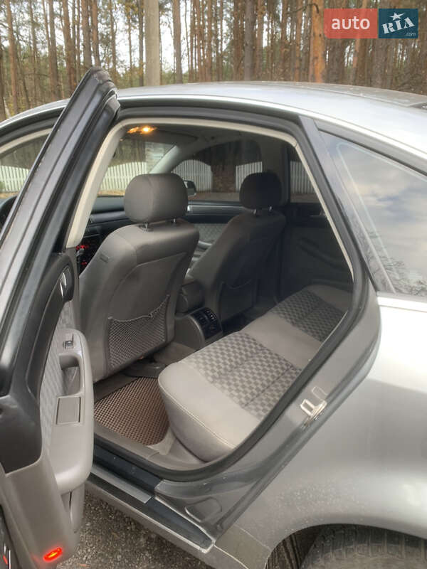 Седан Audi A6 2002 в Шацке
