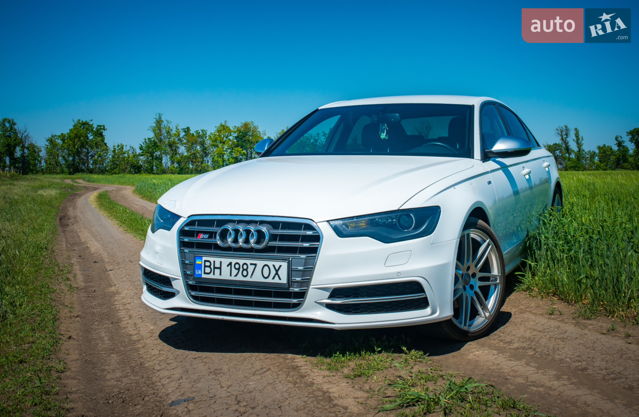 Продаю свою красуню! 
Я 2й власник, авто офіційне Європа.
Оригінальний заводський S-line, комбінована кожа-алькантара, чорний дах у салоні.
Колеса 20
У гарному стані, технічних нарікань жодних немає, авто не підводило жодного разу! 
ТО проходить кожні 7-8к км. Усі запчастини та рідини ТІЛЬКИ оригінальні. 
Більшість часу їздить по Європі, по ходовій частині - жодних нарікань!
Двигун та коробка працюють бездоганно. Комфорт, безпека у порядку!
Кузов -ALU
Є невеликі моменти по кузову (на фото усе видно, нічого не приховую)
Салон чистий, не курю у машині. 
Машина повністю своя. За кожну деталь можу окремо розповідати????
