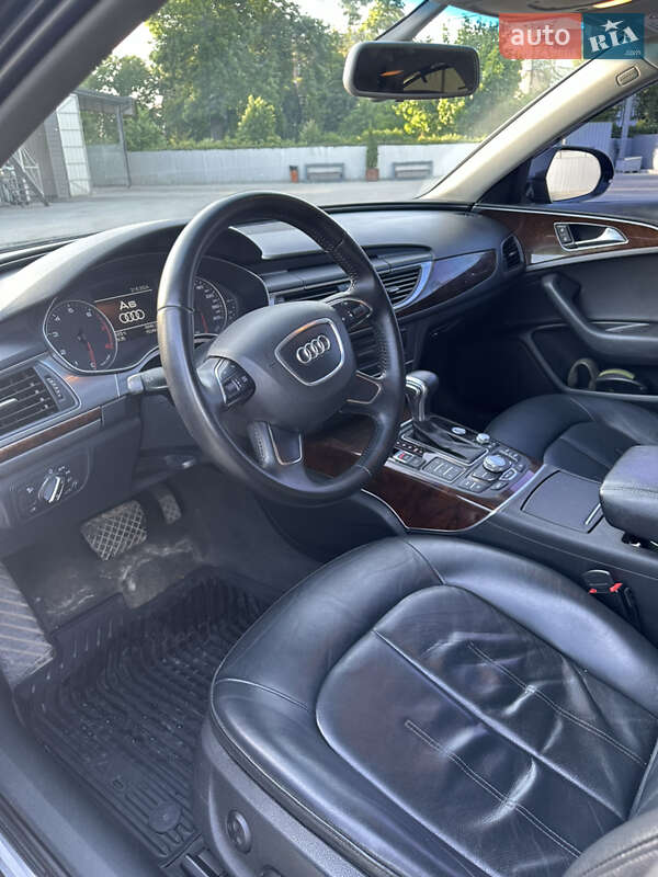Седан Audi A6 2012 в Староконстантинове