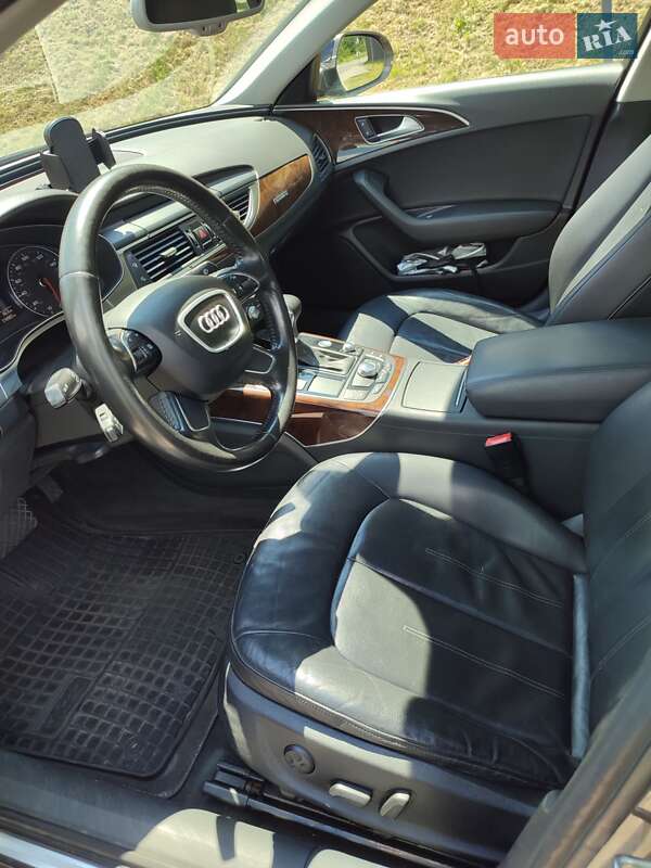 Седан Audi A6 2011 в Вишневом фото 9 Седан Audi A6 2011 в Вишневом