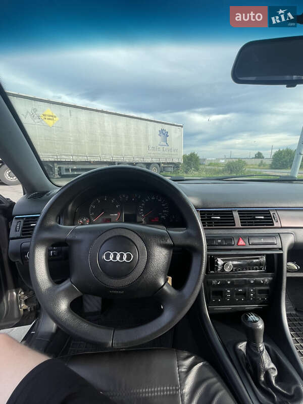 Седан Audi A6 2000 в Яворові
