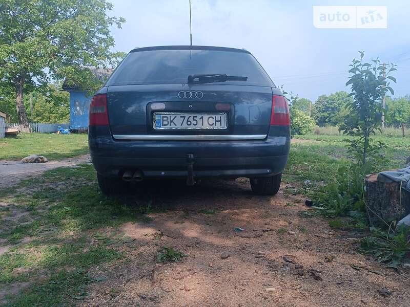 Универсал Audi A6 2002 в Корце