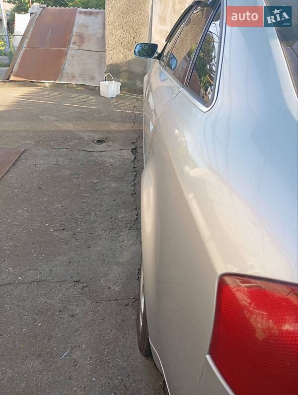 Седан Audi A6 2001 в Измаиле