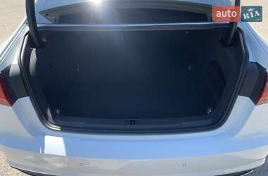 Седан Audi A6 2018 в 