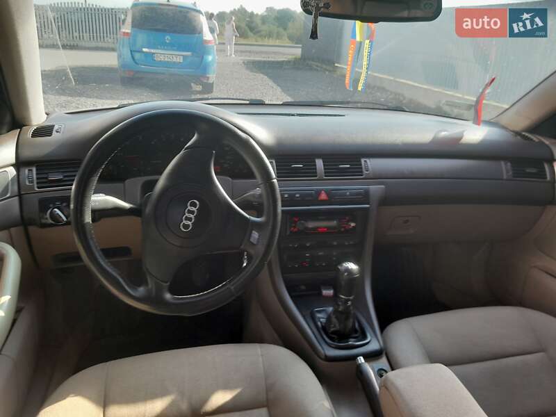 Седан Audi A6 1998 в Новояворовске