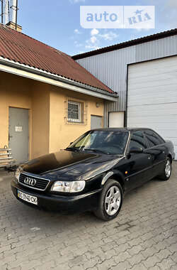 Седан Audi A6 1995 в Жовкве