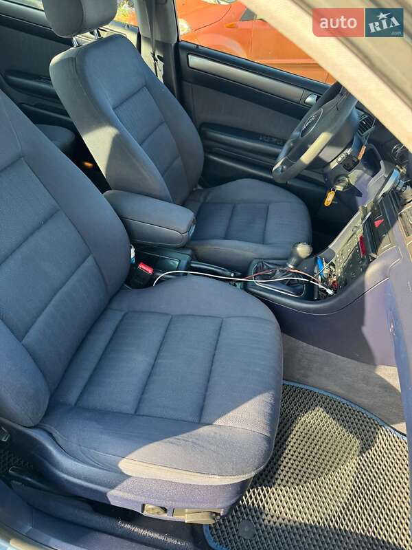 Седан Audi A6 2002 в Ровно