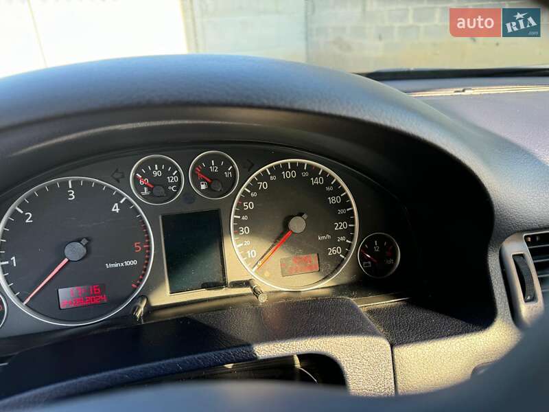Седан Audi A6 2002 в Ровно