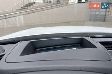 Седан Audi A6 2016 в 
