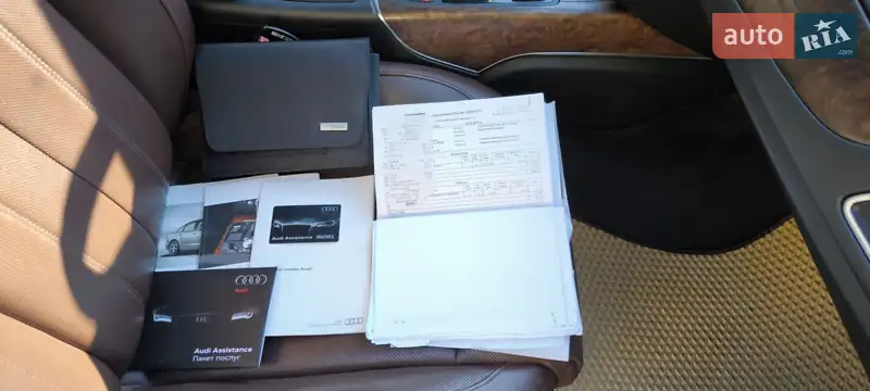 Седан Audi A6 2011 в Надворной документ