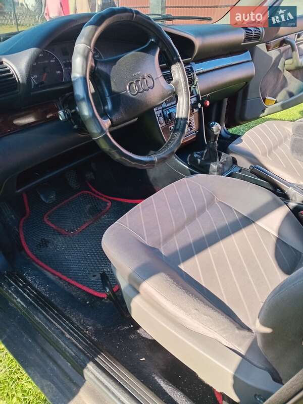 Седан Audi A6 1995 в Камне-Каширском