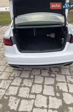 Седан Audi A6 2015 в 