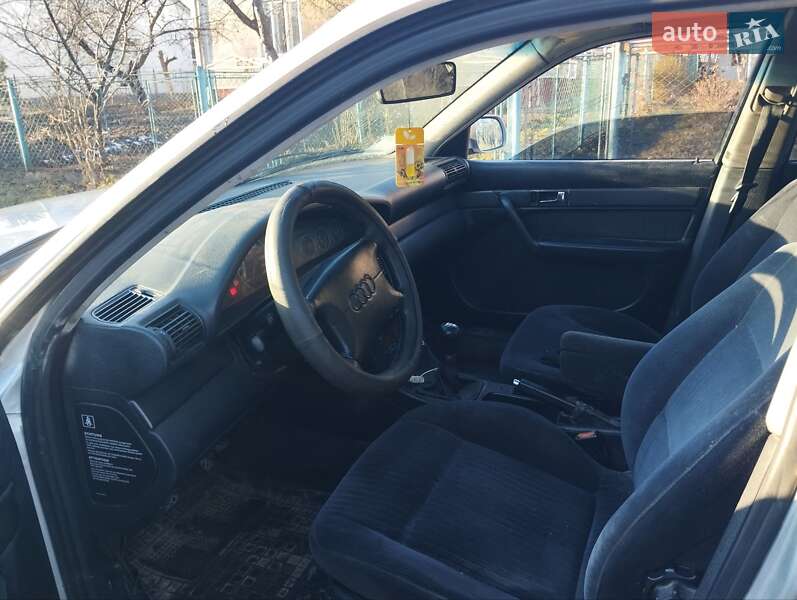 Седан Audi A6 1996 в Надворной
