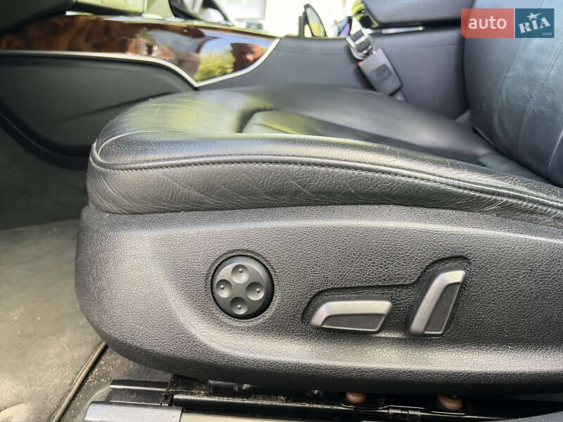 Седан Audi A6 2012 в Жовкве