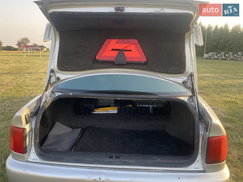 Седан Audi A6 1995 в Дубно