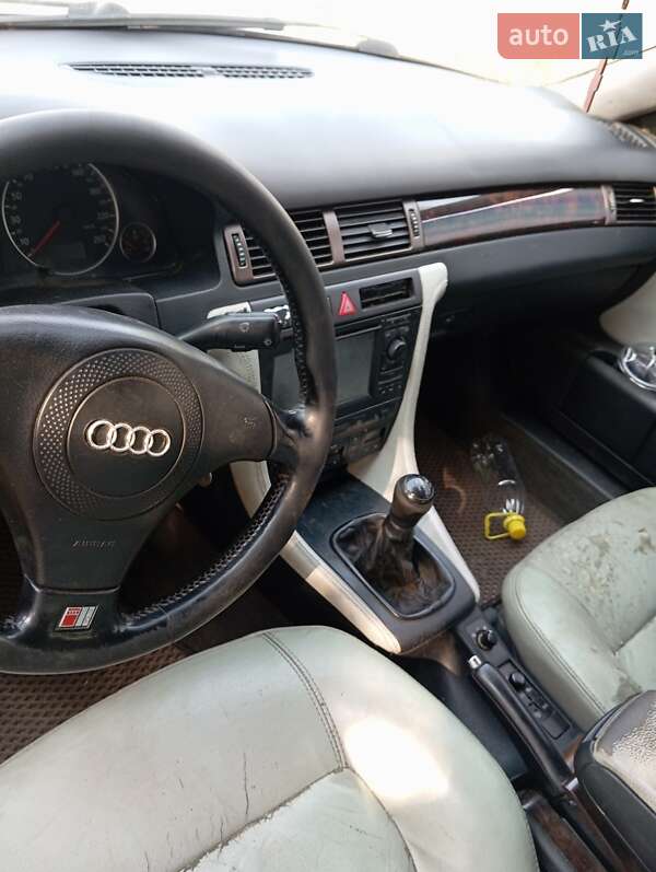 Седан Audi A6 2000 в Дубровице