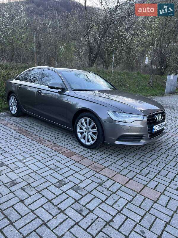 Седан Audi A6 2011 в Рахове