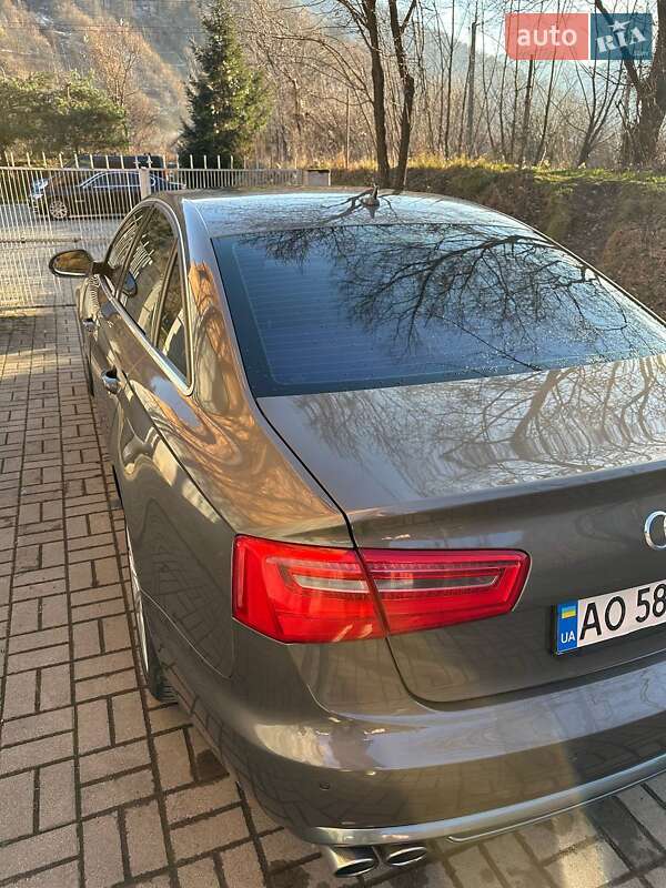 Седан Audi A6 2011 в Рахове