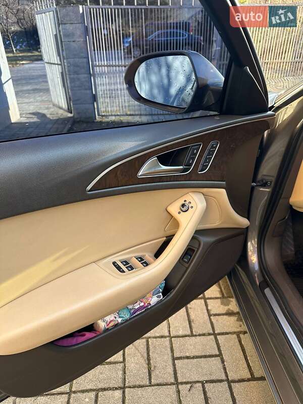 Седан Audi A6 2011 в Рахове