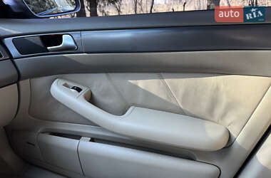 Седан Audi A6 2001 в 