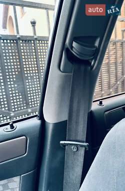 Седан Audi A6 2000 в 