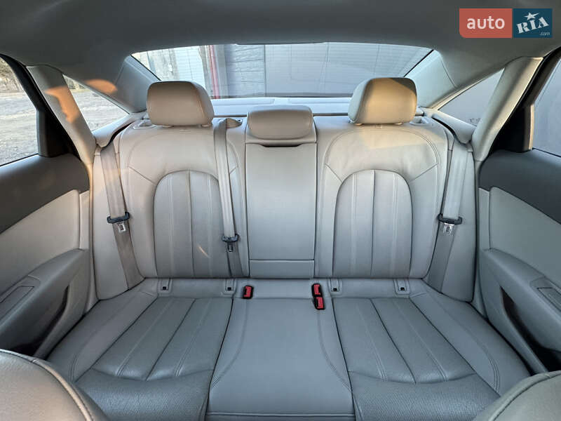 Седан Audi A6 2012 в Рогатине