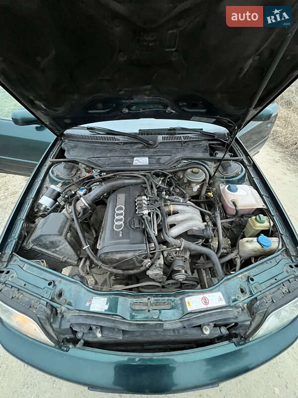 Універсал Audi A6 1996 в Новояворівську