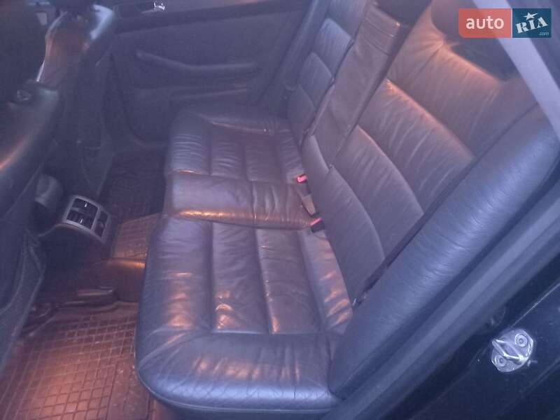 Седан Audi A6 2001 в Брошневе-Осаде