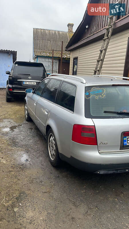 Универсал Audi A6 2001 в Гоще