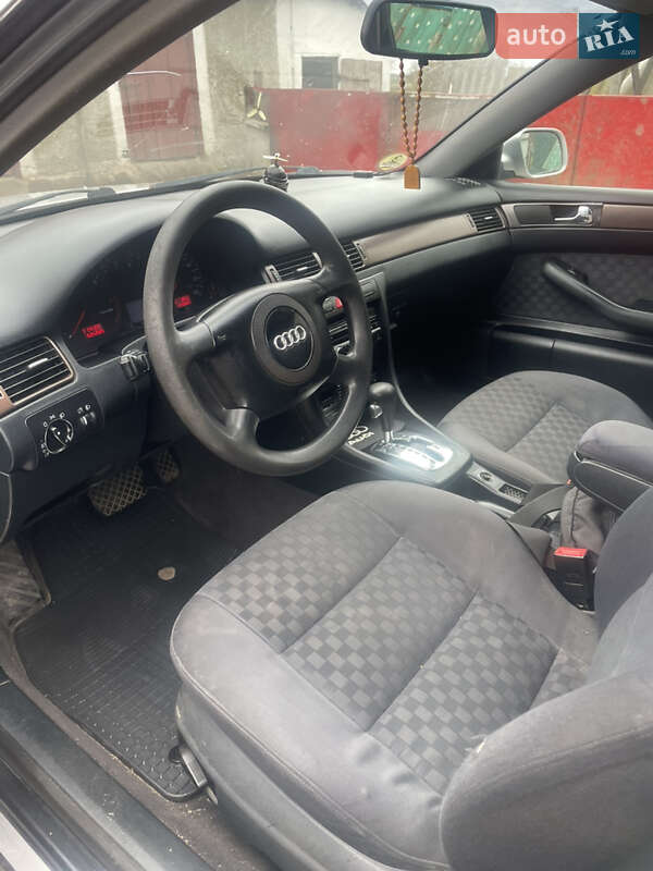 Универсал Audi A6 2001 в Гоще