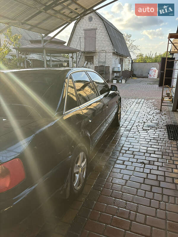 Седан Audi A6 1996 в Павлиші