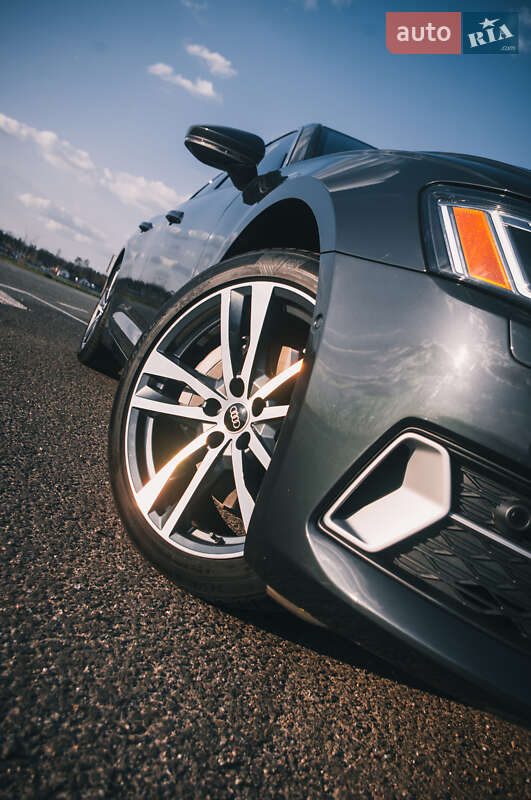 Седан Audi A6 2023 в Киеве