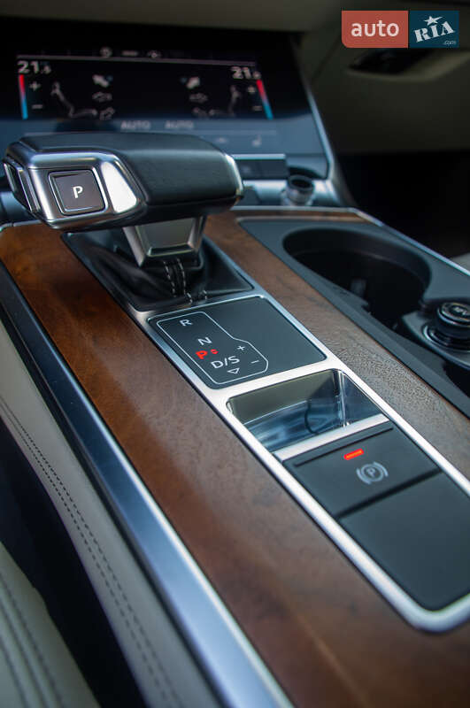 Седан Audi A6 2023 в Киеве