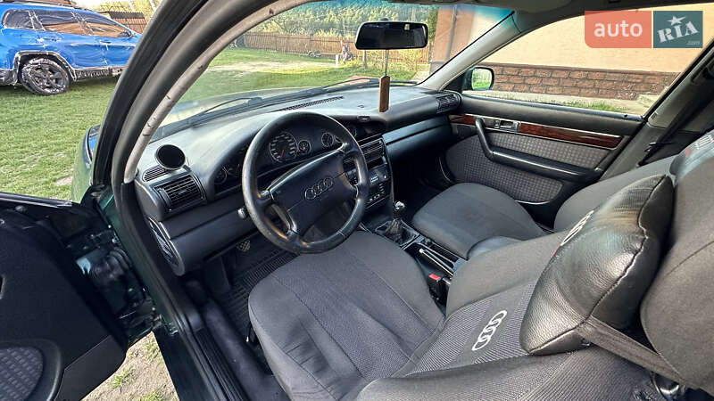 Седан Audi A6 1996 в Рава-Русской