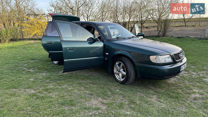 Седан Audi A6 1996 в Рава-Русской