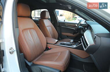 Седан Audi A6 2022 в 