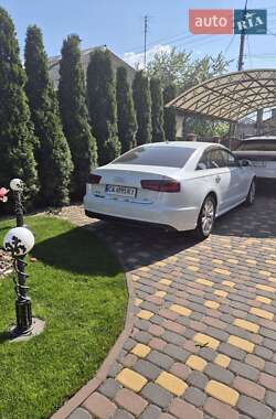 Седан Audi A6 2015 в 