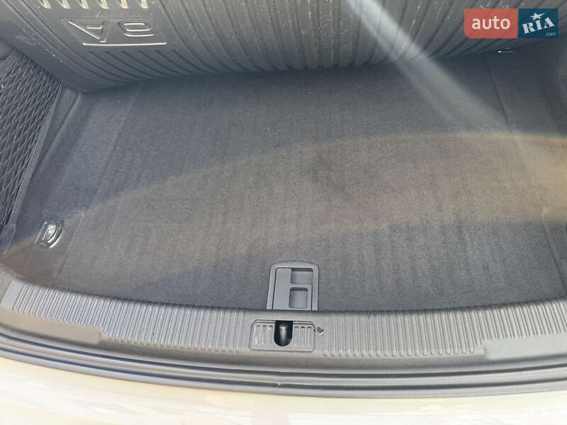 Седан Audi A6 2015 в Львові