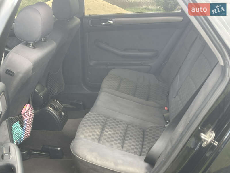 Седан Audi A6 1999 в Вараше