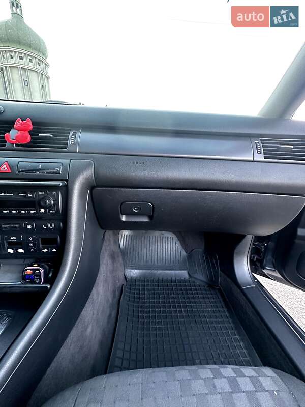 Седан Audi A6 2002 в Дубні